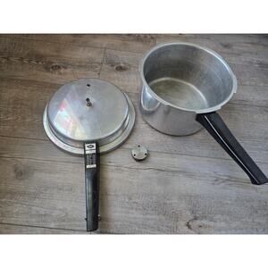 Vintage Mirro-Matic 4 Qt Aluminum Pressure Cooker M-0294 with Weighted Gauge USA